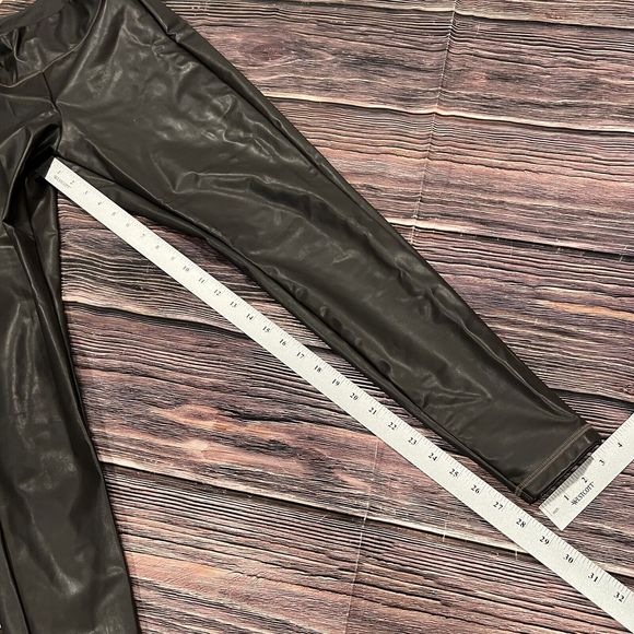 Women's Athleta All Over Gleam Tight Arbor Olive Faux Leather Size Medium 356179 - Picture 14 of 15